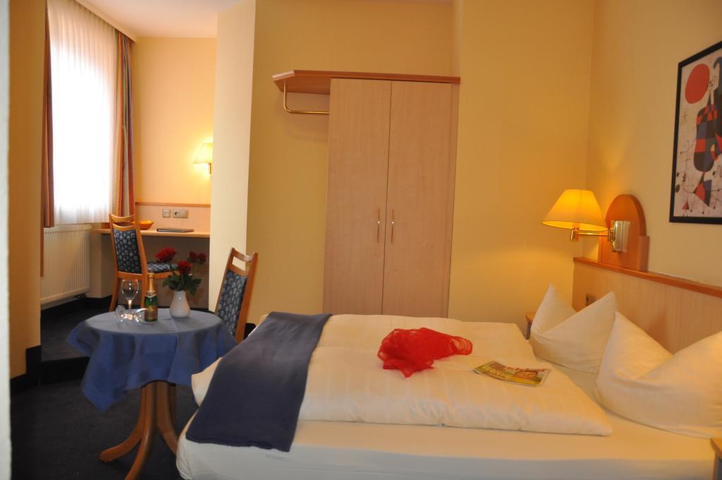 City Partner Hotel Strauss Wurzburg Bagian luar foto