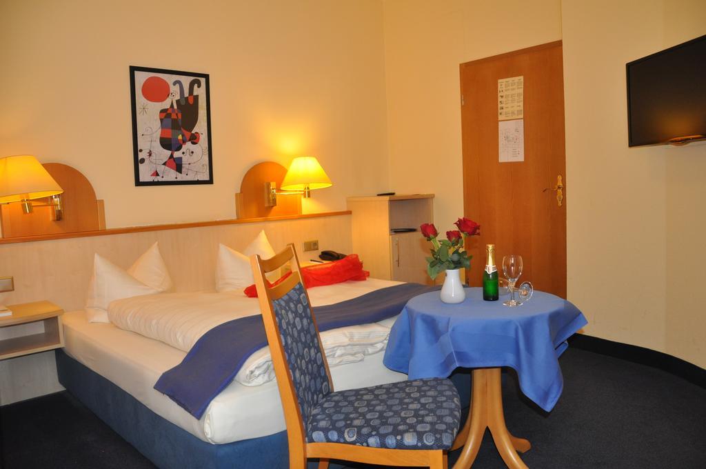City Partner Hotel Strauss Wurzburg Bagian luar foto