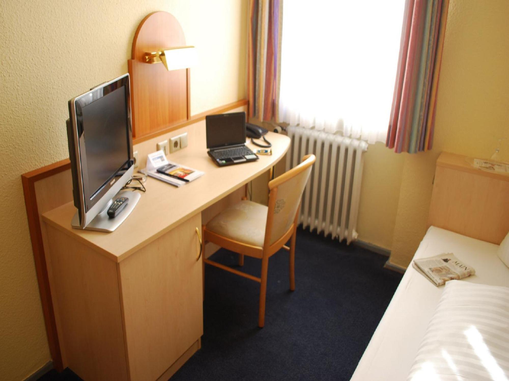 City Partner Hotel Strauss Wurzburg Bagian luar foto