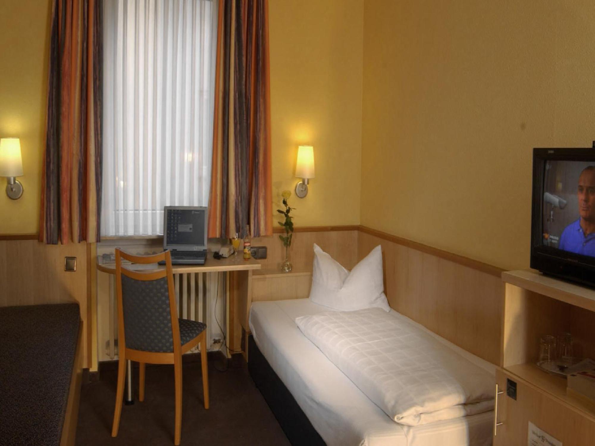 City Partner Hotel Strauss Wurzburg Bagian luar foto