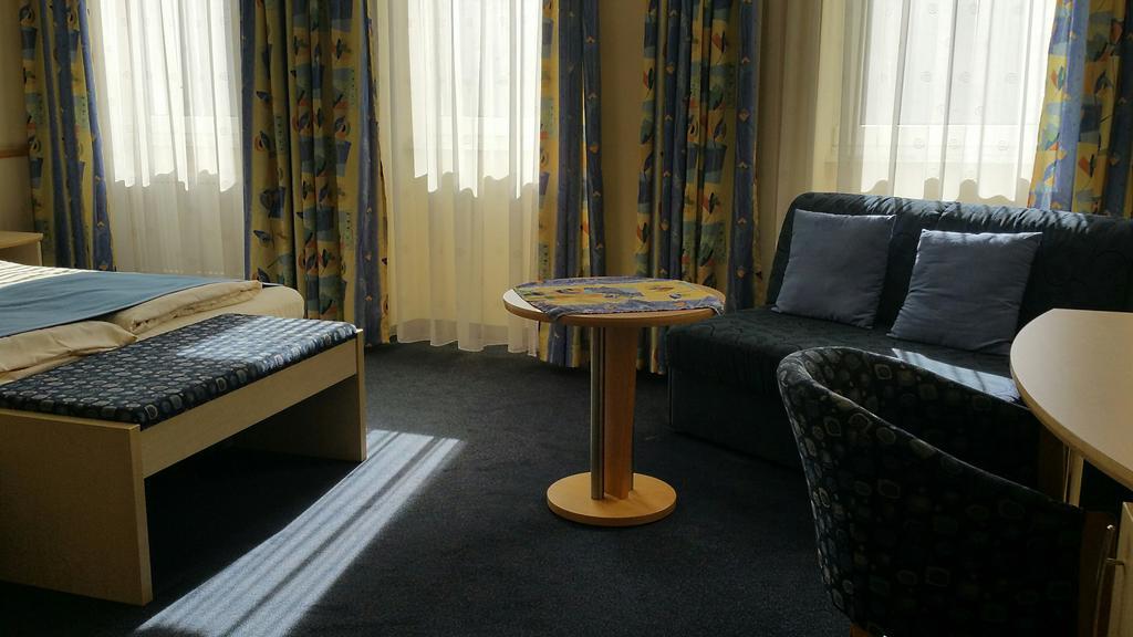 City Partner Hotel Strauss Wurzburg Bagian luar foto