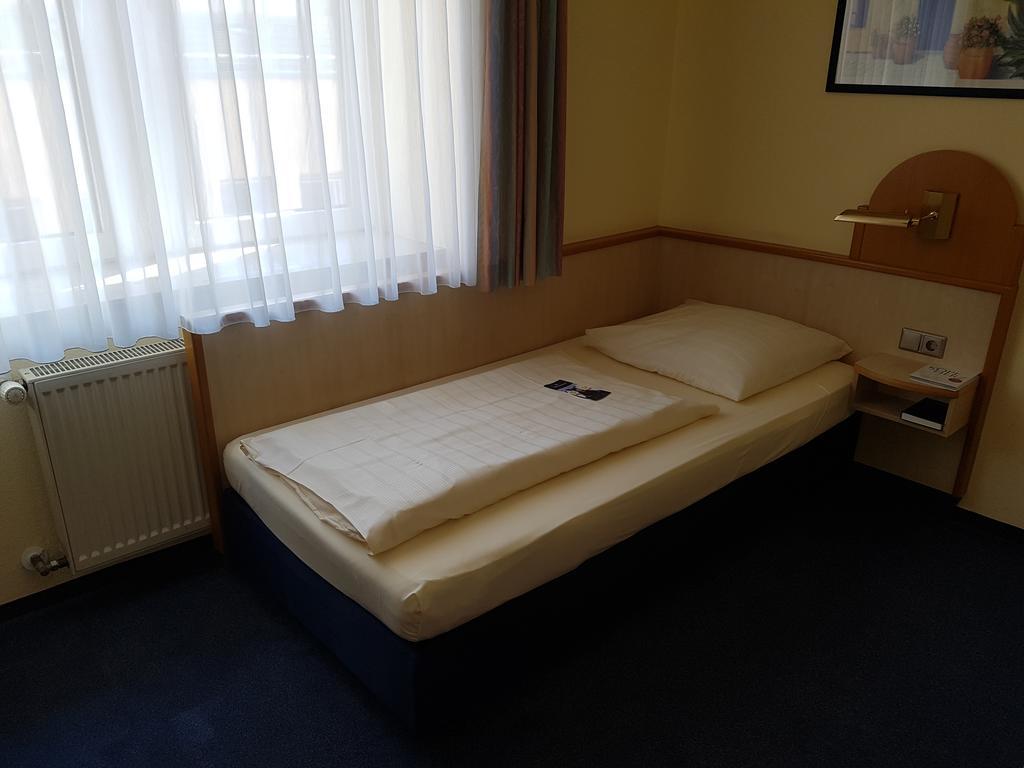 City Partner Hotel Strauss Wurzburg Bagian luar foto