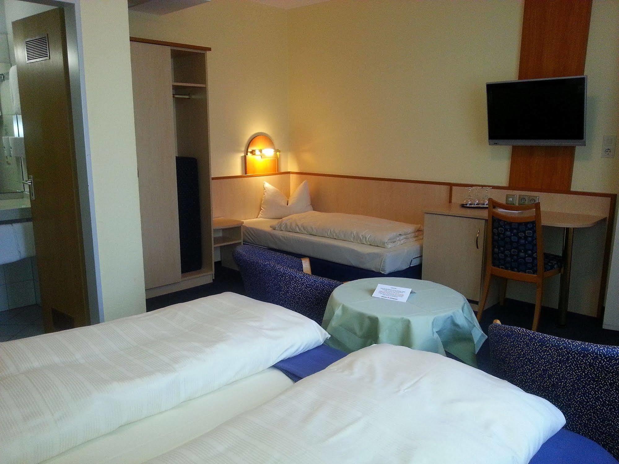 City Partner Hotel Strauss Wurzburg Bagian luar foto