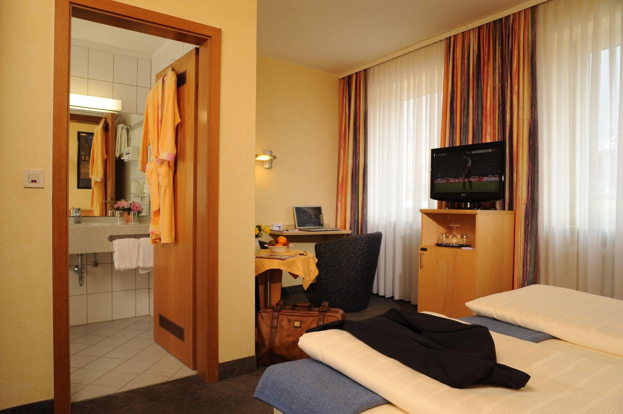 City Partner Hotel Strauss Wurzburg Bagian luar foto