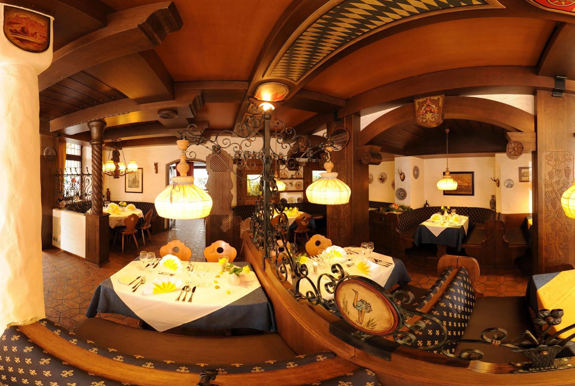 City Partner Hotel Strauss Wurzburg Bagian luar foto