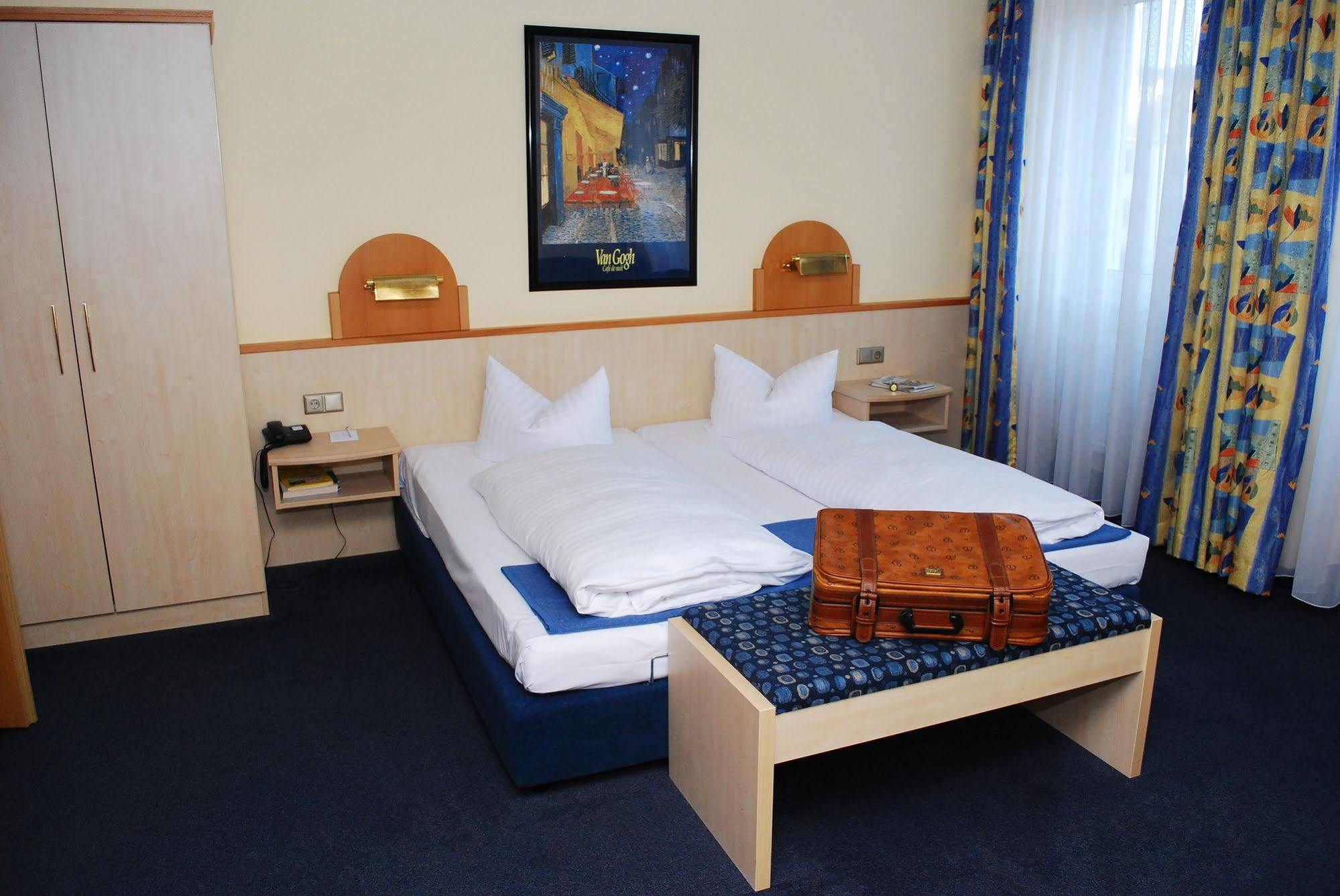 City Partner Hotel Strauss Wurzburg Bagian luar foto