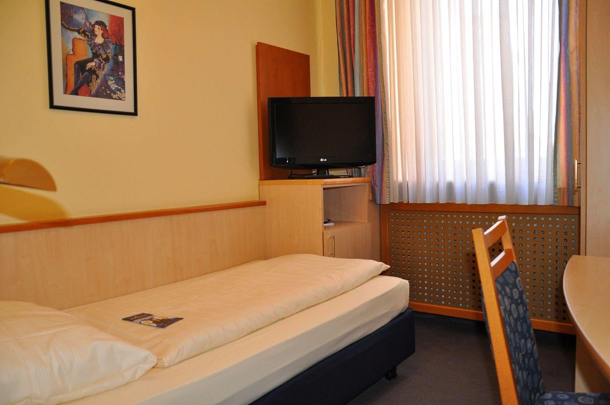 City Partner Hotel Strauss Wurzburg Bagian luar foto