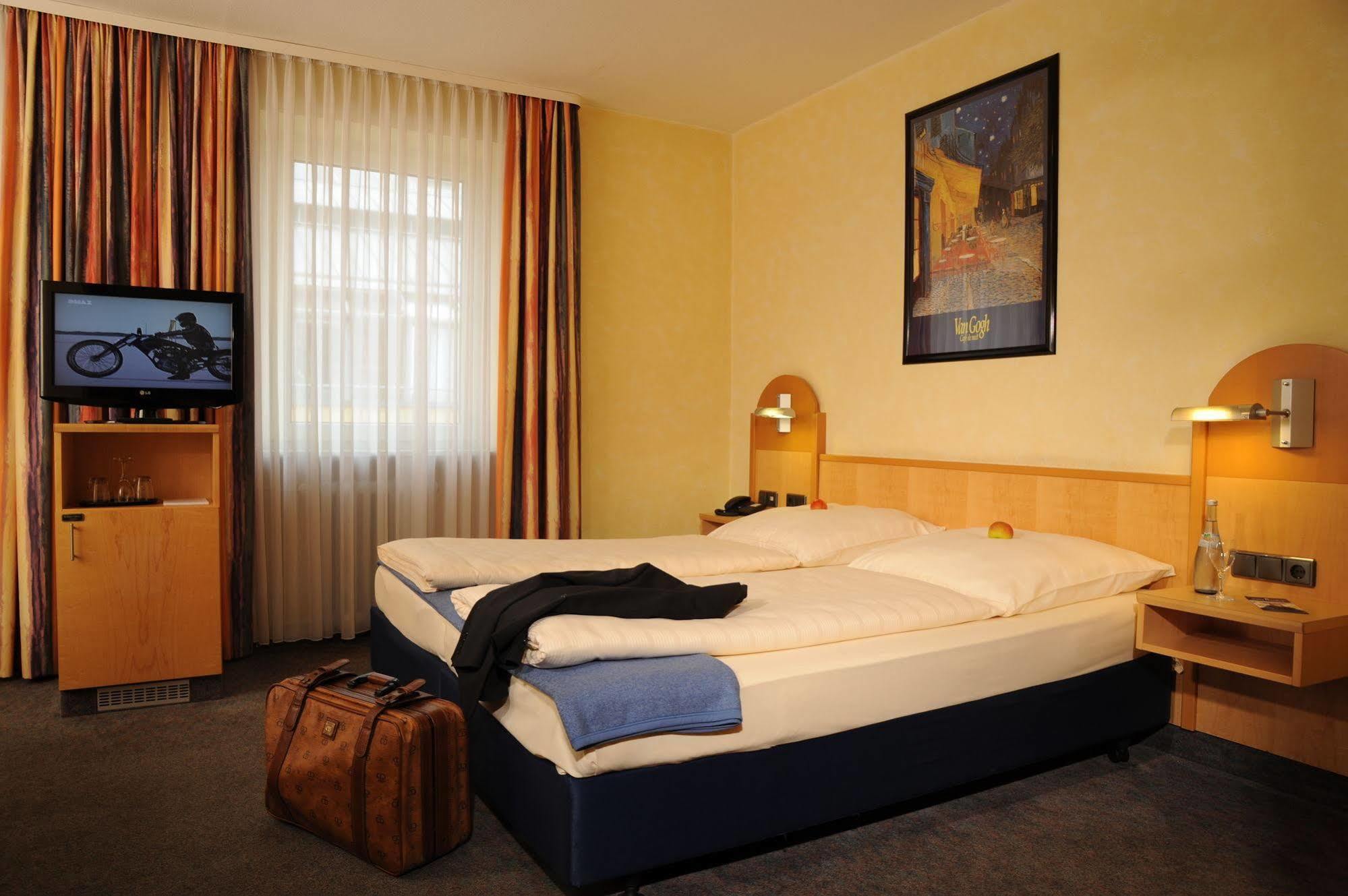 City Partner Hotel Strauss Wurzburg Bagian luar foto