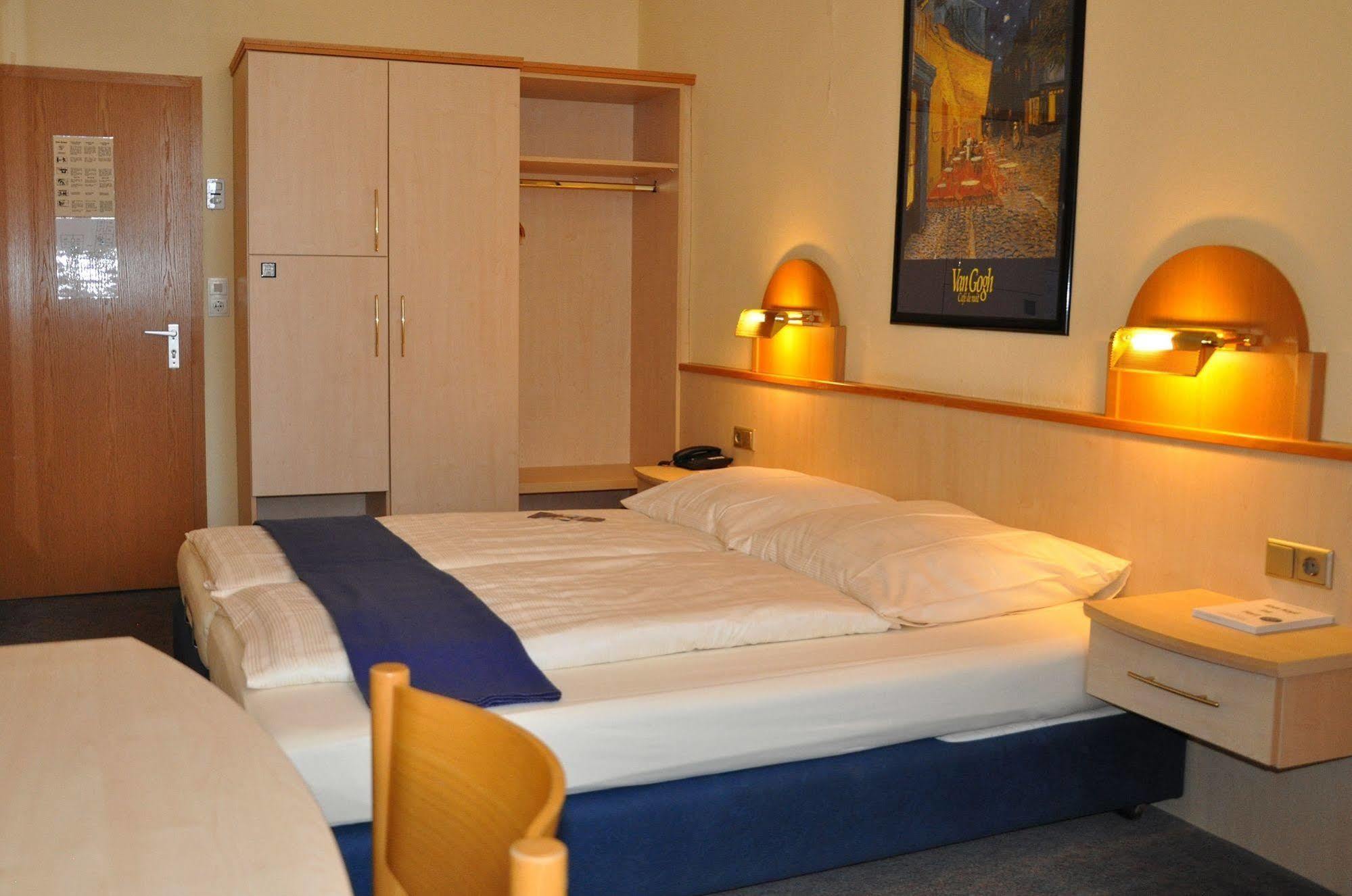 City Partner Hotel Strauss Wurzburg Bagian luar foto